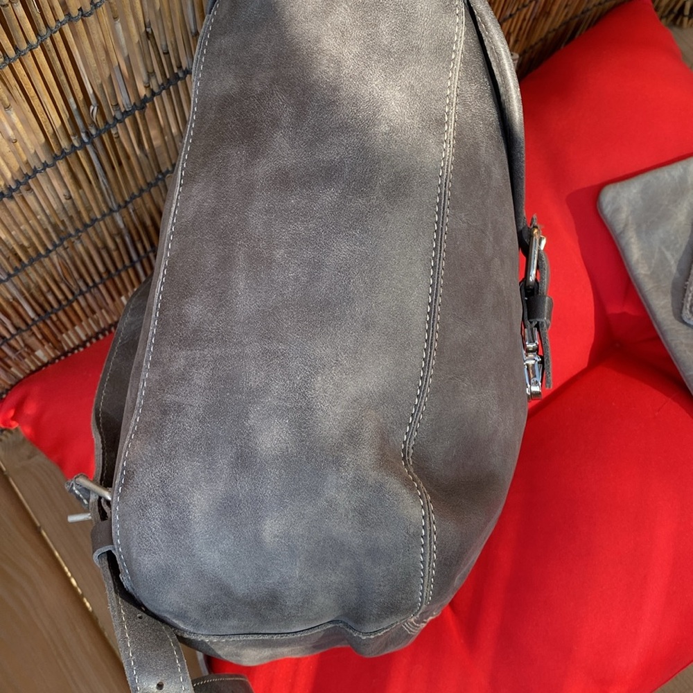 Leather ROOTS backpack w/pouch - Picture 9 of 12